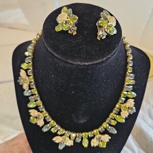 VINTAGE HOBE NEVER WORN NECKLACE AND CLIP EARRINGS